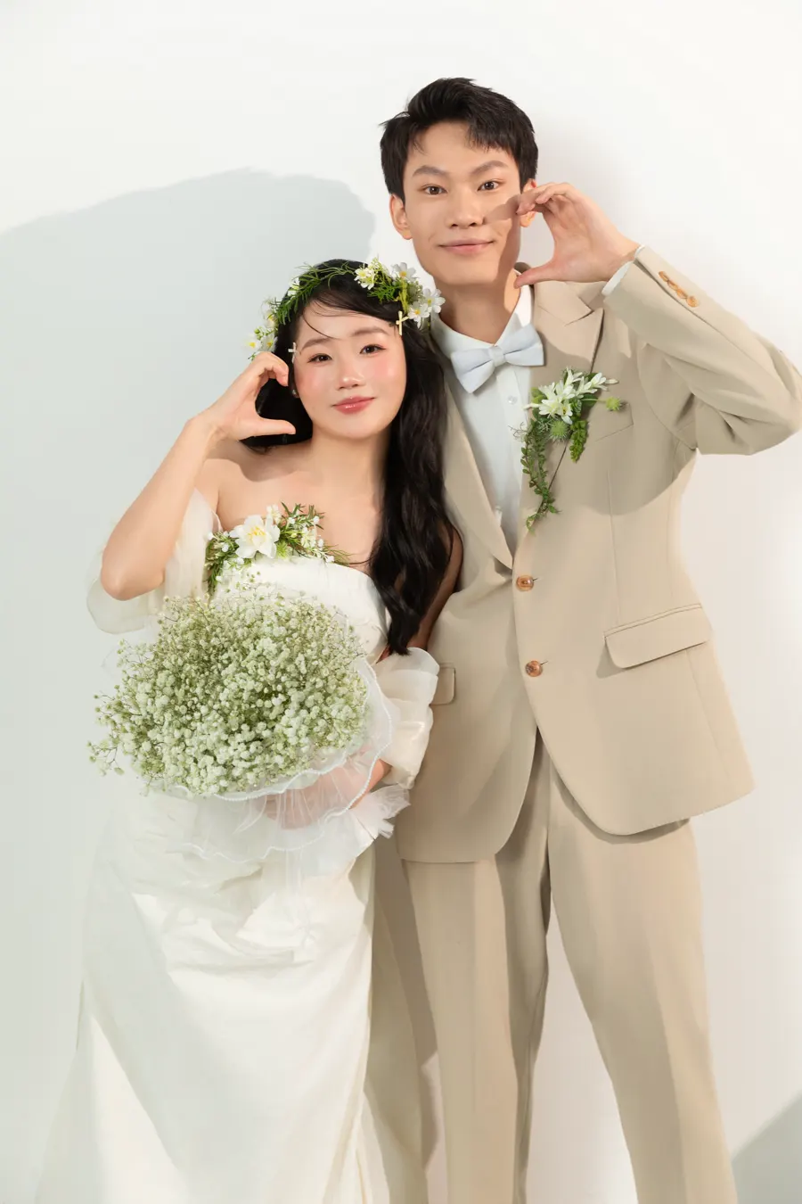 轻松俏皮的婚纱照